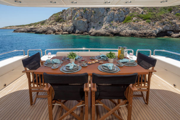 location-yacht-charter-MY-legend-Greece