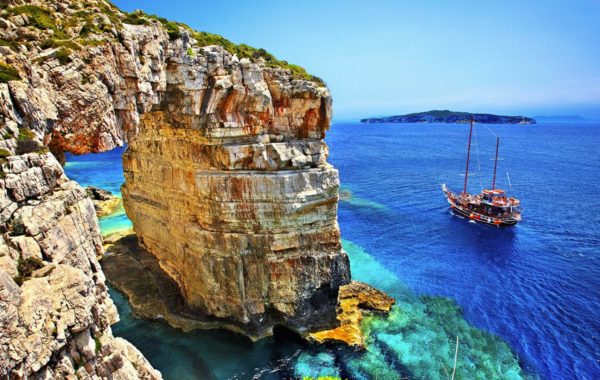 GREECE YACHT CHARTER | Charter with Arthaud Yachting