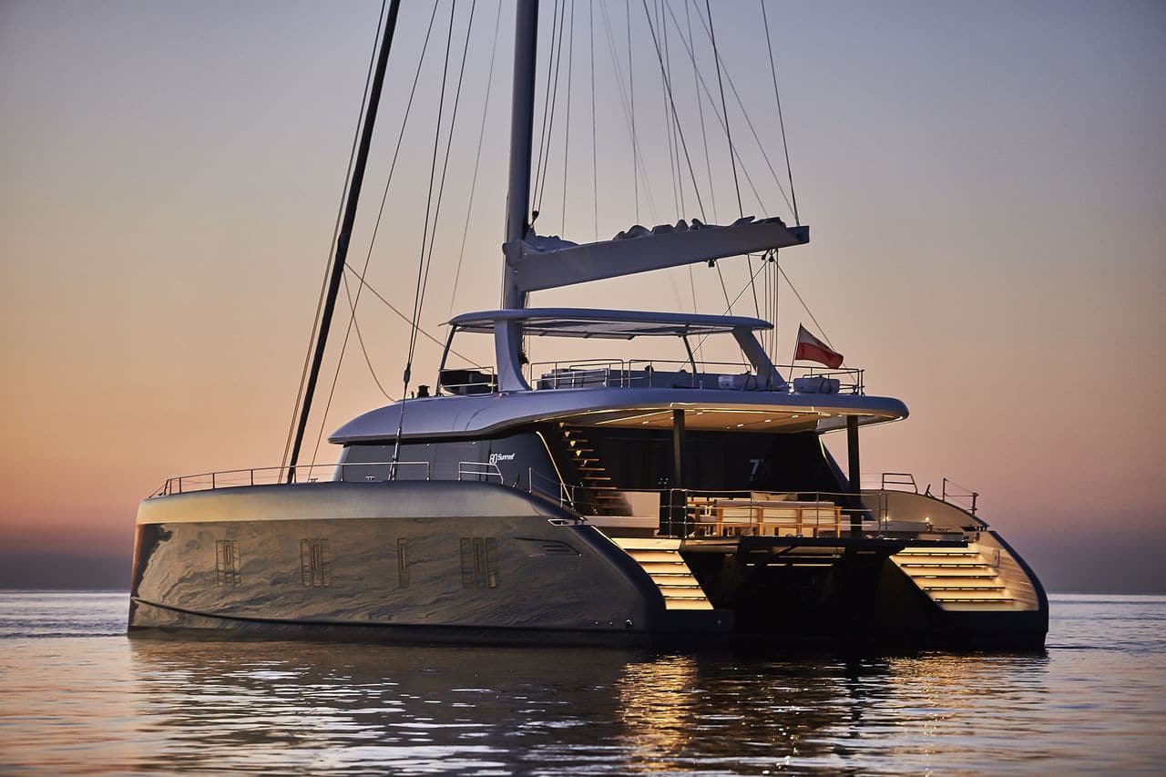 location-catamaran-yacht-charter-MY-7x-Sunreef-80