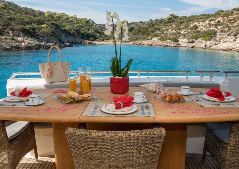 location-yacht-charter-MY-amor-Greece