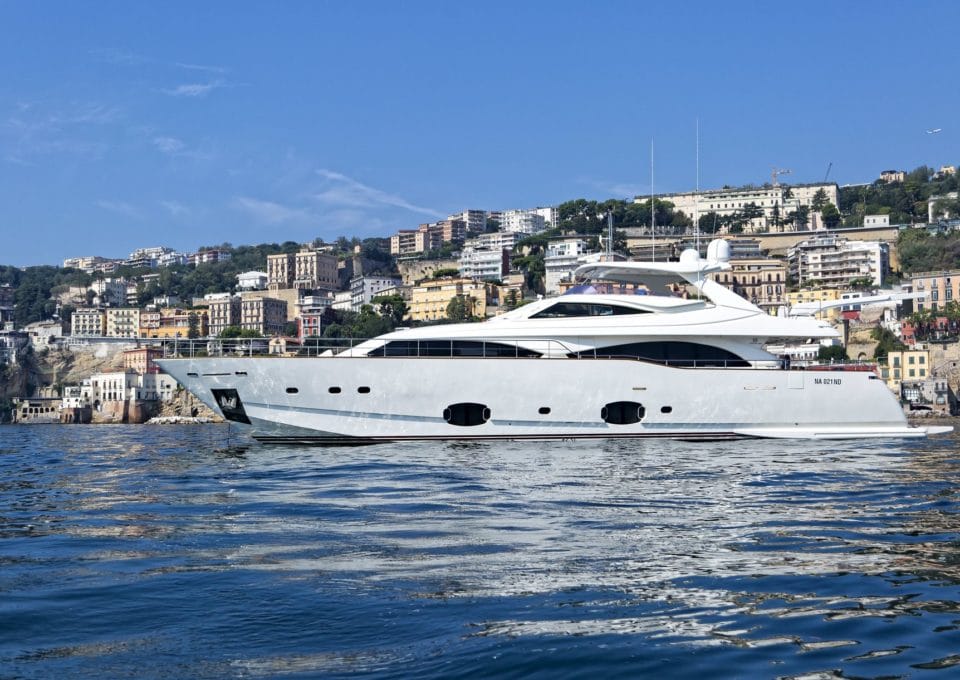 location-yacht-charter-MY-anne-marie-Italy