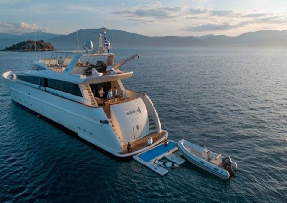 location-yacht-charter-MY-aquila-Greece