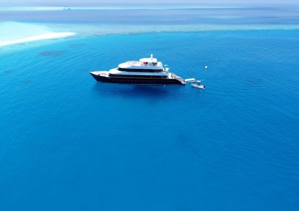 location-yacht-charter-MY-azalea-Indian-Ocean-experience-1 (1)