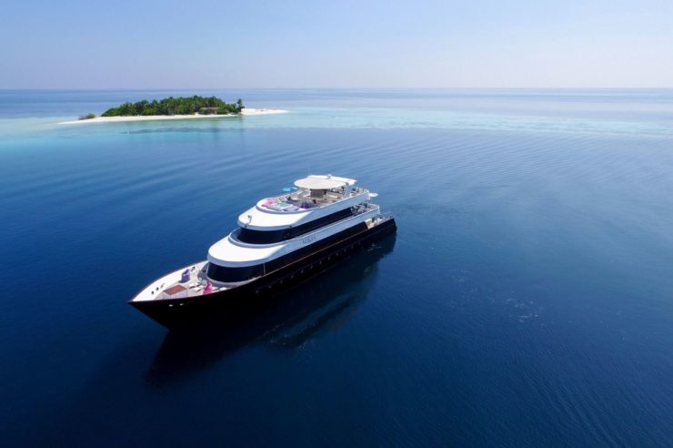 location-yacht-charter-MY-azalea-Indian-Ocean-experience (1)