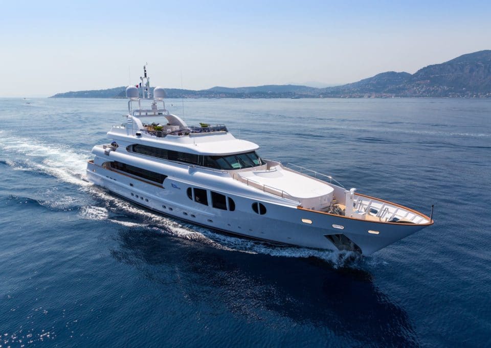 location-yacht-charter-MY-bina-French Riviera