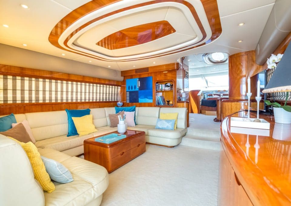 location-yacht-charter-MY-blue-ice-Naples