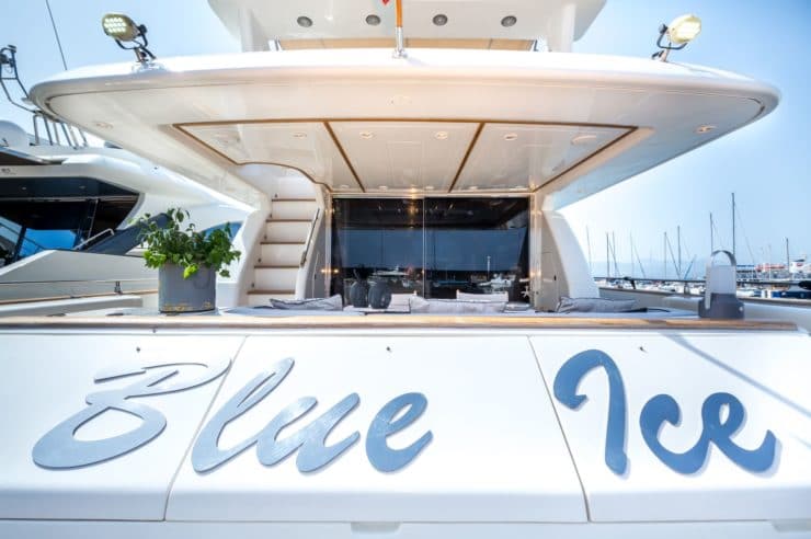 location-yacht-charter-MY-blue-ice-Naples