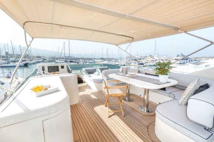 location-yacht-charter-MY-blue-ice-Naples