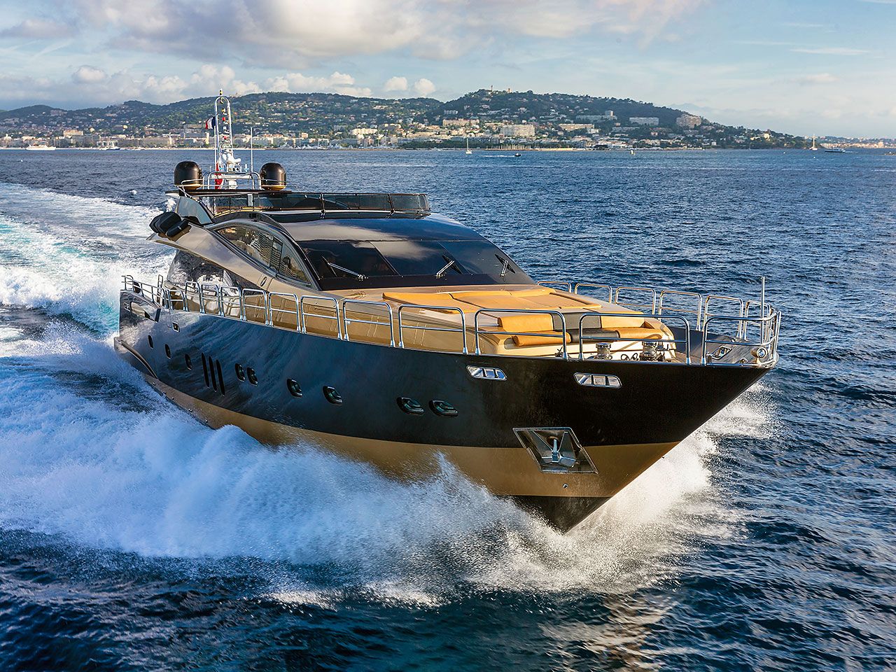 location-yacht-charter-MY-claremont-Cannes