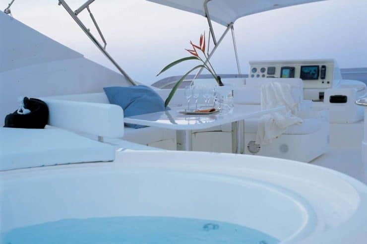 location-yacht-charter-MY-day-off-Greece