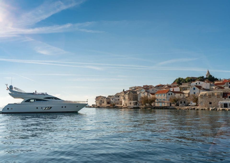 location-yacht-charter-MY-discovery-croatia