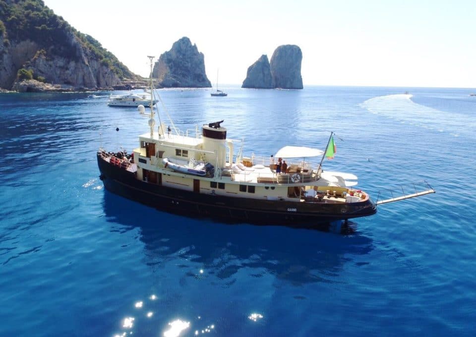 location-yacht-charter-MY-dp-monitor-Italy-Amalfi