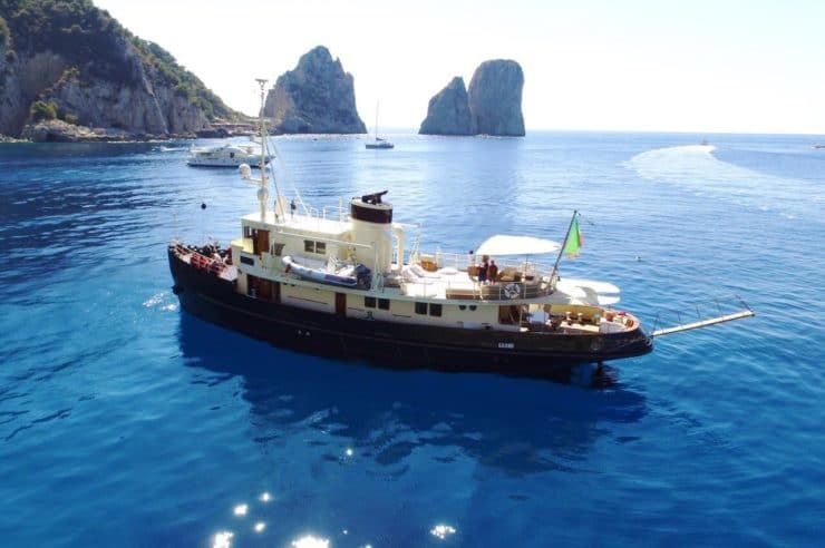 location-yacht-charter-MY-dp-monitor-Italy-Amalfi