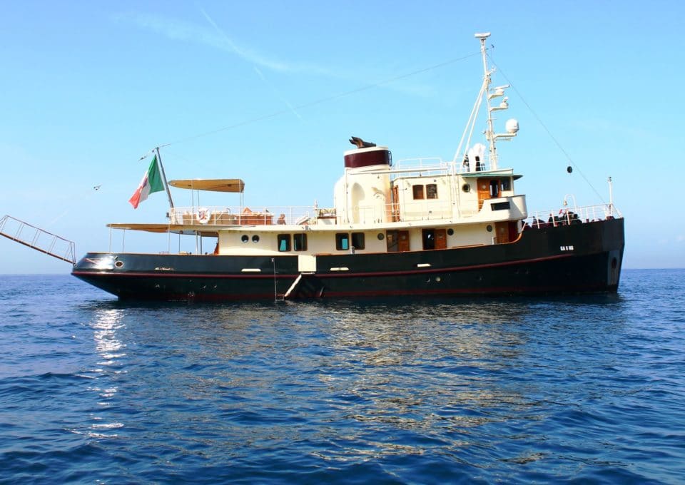 location-yacht-charter-MY-dp-monitor-Italy-Amalfi