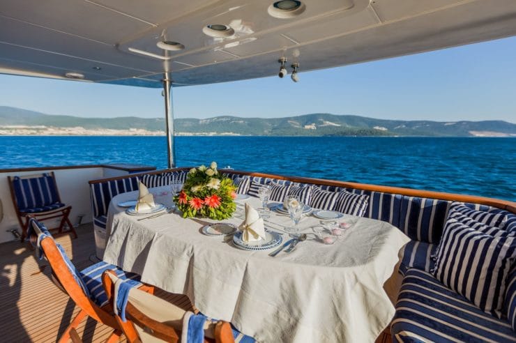 location-yacht-charter-MY-johnson-baby-Croatia
