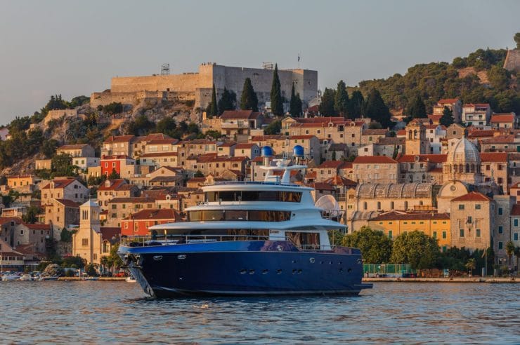 location-yacht-charter-MY-johnson-baby-Croatia