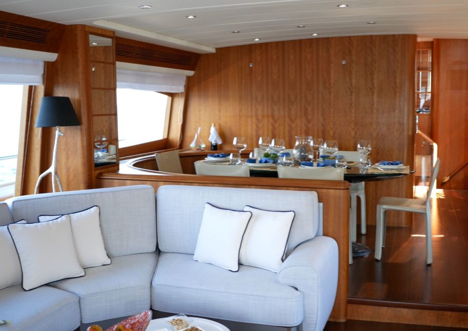 location-yacht-charter-MY-lady-amanda-water-toys-Cannes