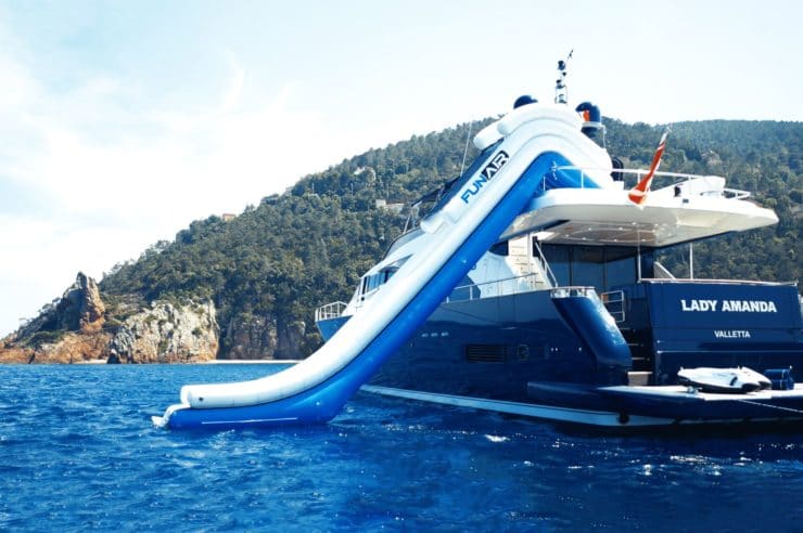 location-yacht-charter-MY-lady-amanda-water-toys-Cannes