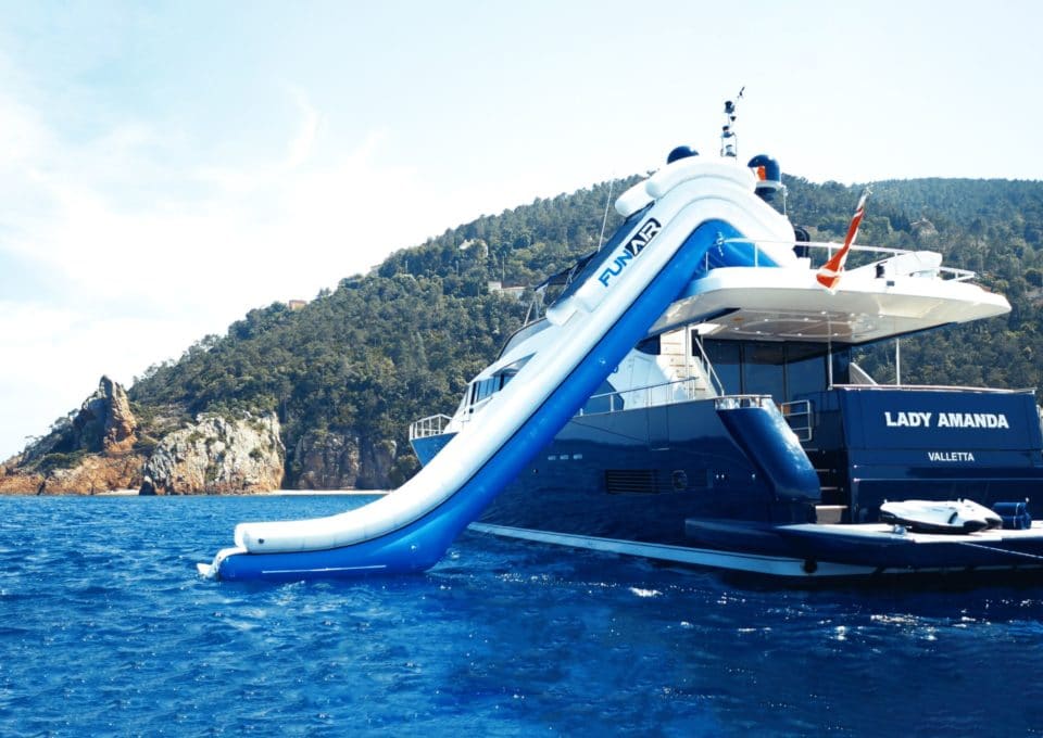 location-yacht-charter-MY-lady-amanda-water-toys-Cannes