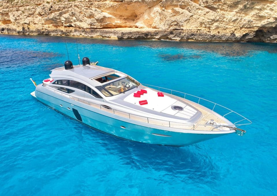 location-yacht-charter-MY-legendary-Ibiza