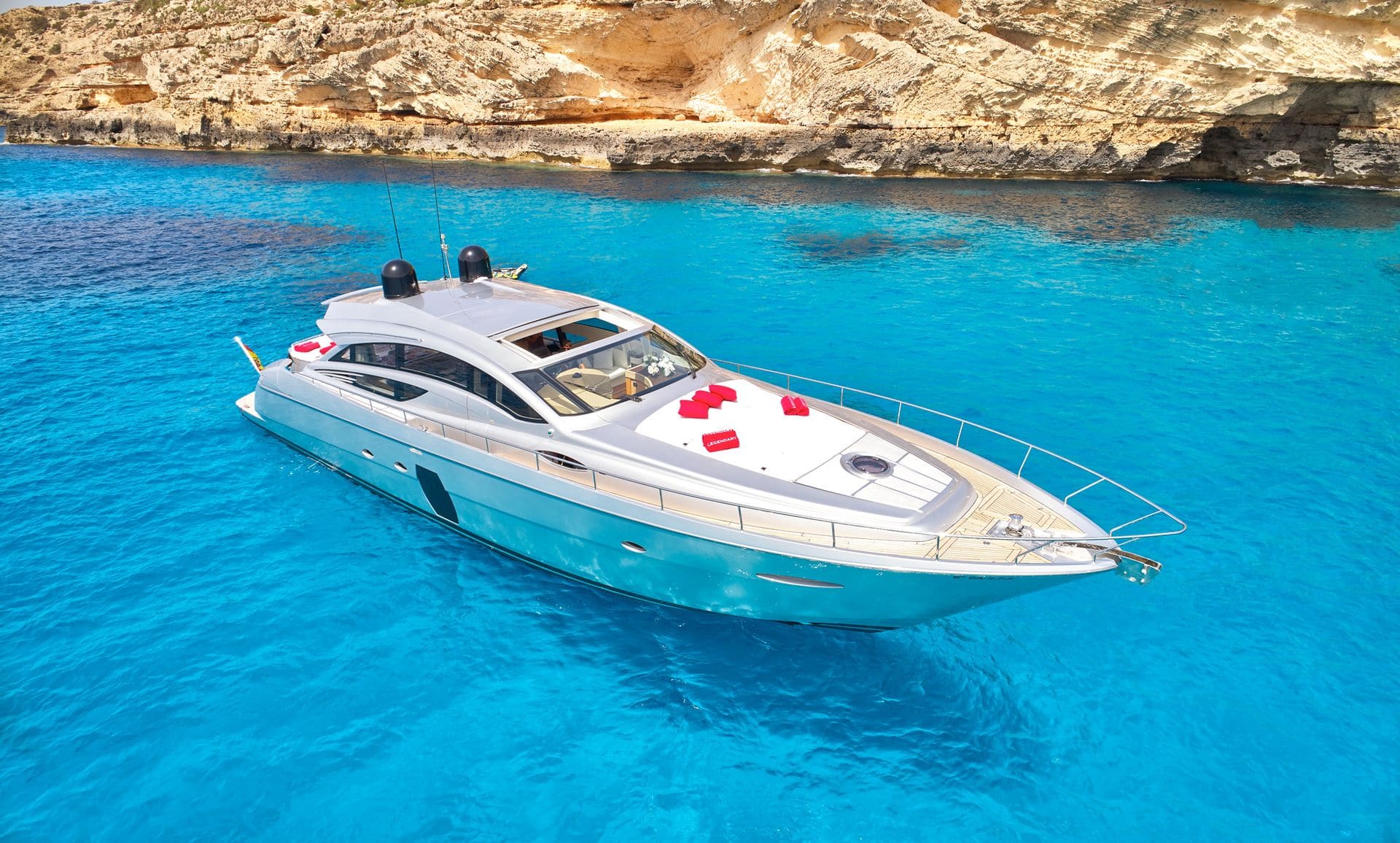 location-yacht-charter-MY-legendary-Ibiza