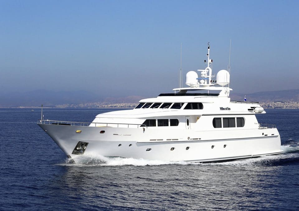 location-yacht-charter-MY-milos-at-sea-greece