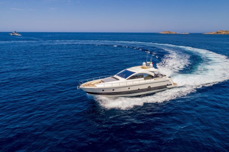 location-yacht-charter-MY-mine-Italy