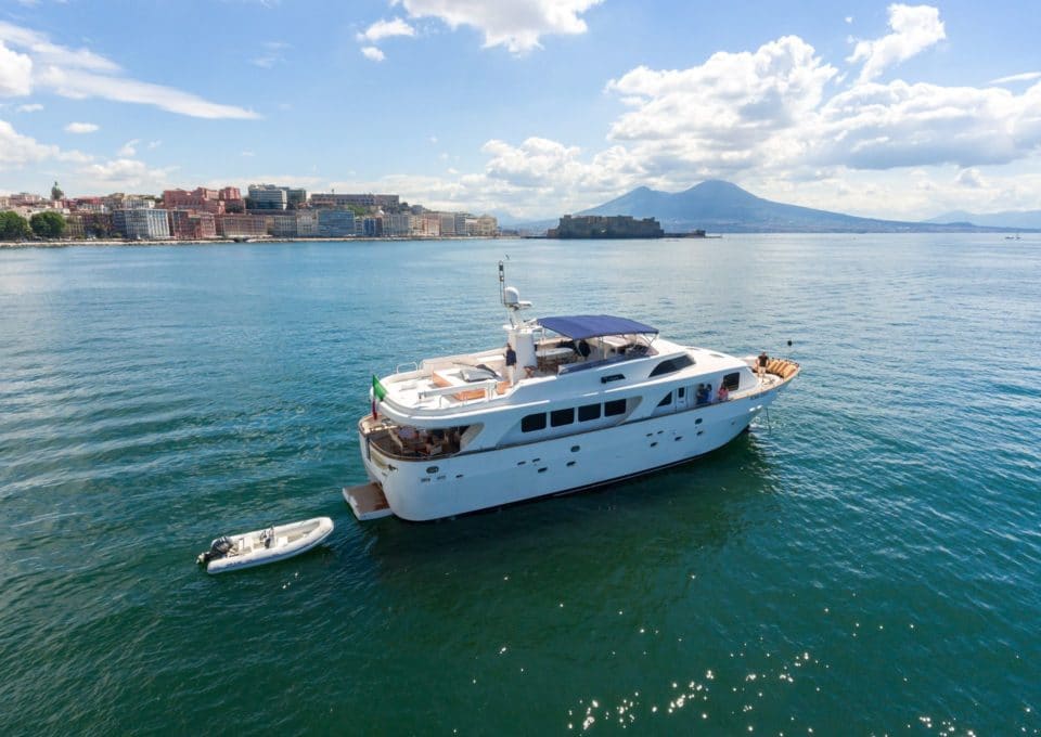 location-yacht-charter-MY-Shangra-Italy