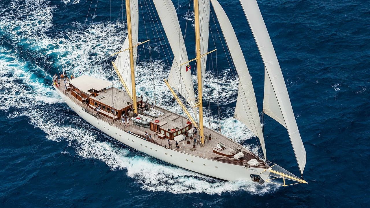 location-yacht-charter-SY-chronos