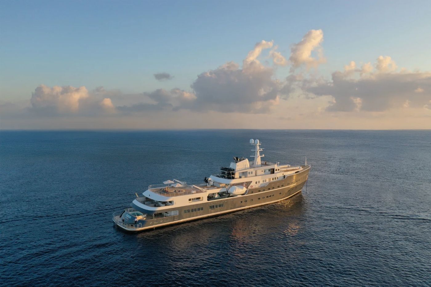 M/Y AQUA LARES | Charter with Arthaud Yachting yacht-charter-m-y-aqua-lares
