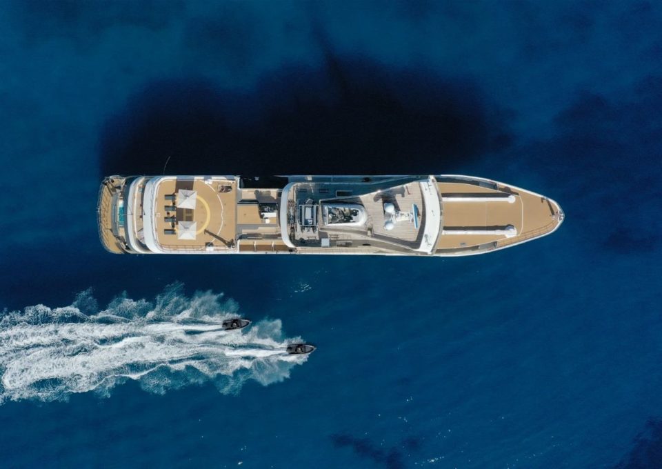 yacht-charter-m-y-aqua-lares