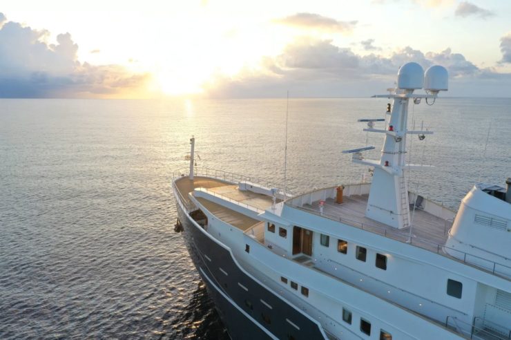 yacht-charter-m-y-aqua-lares