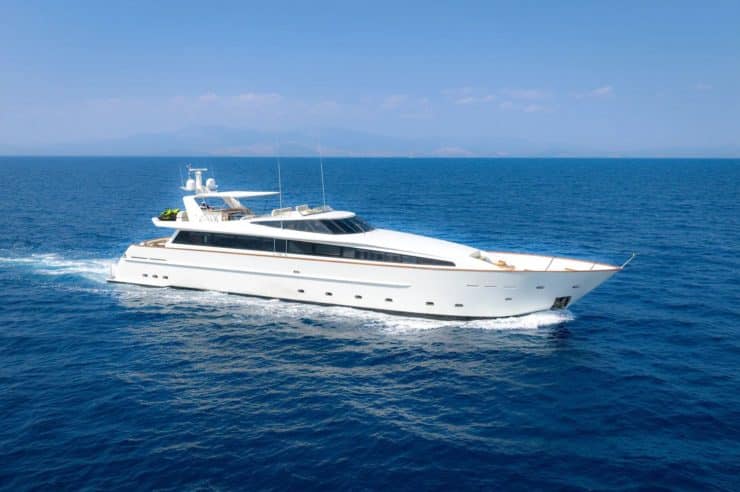 yacht-charter-m-y-aquila