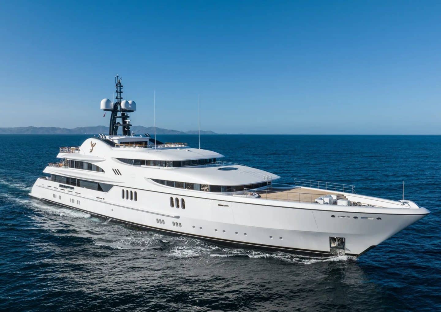 yacht-charter-m-y-firebird