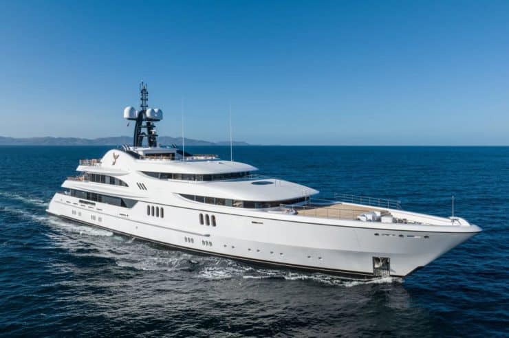 yacht-charter-m-y-firebird