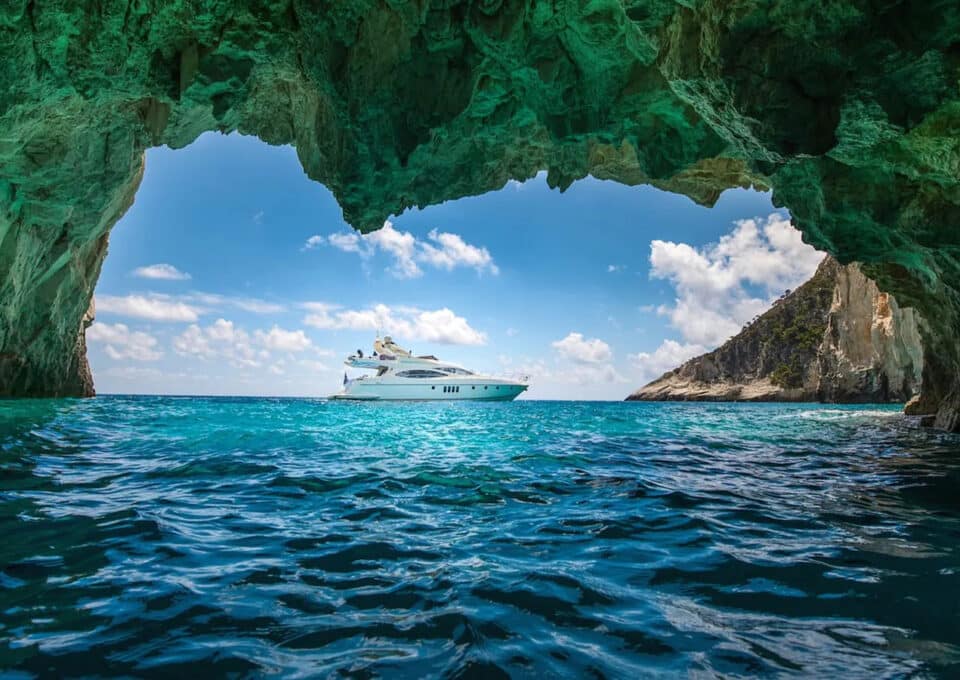 yacht-charter-m-y-manu