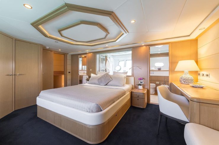 yacht-charter-m-y-porthos-sans-abri