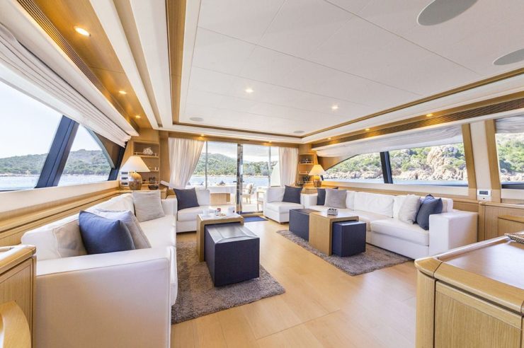 yacht-charter-m-y-porthos-sans-abri