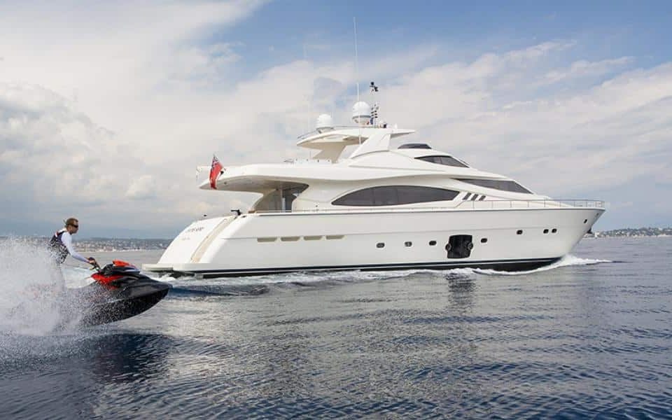 yacht-charter-m-y-porthos-sans-abri