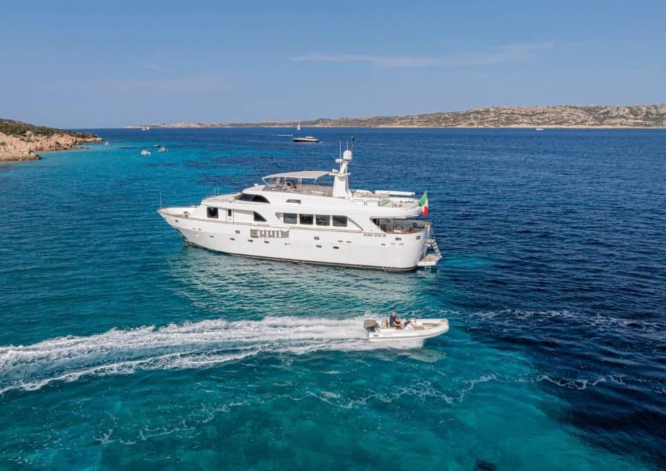 yacht-charter-m-y-shangra