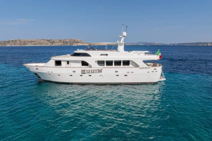 yacht-charter-m-y-shangra