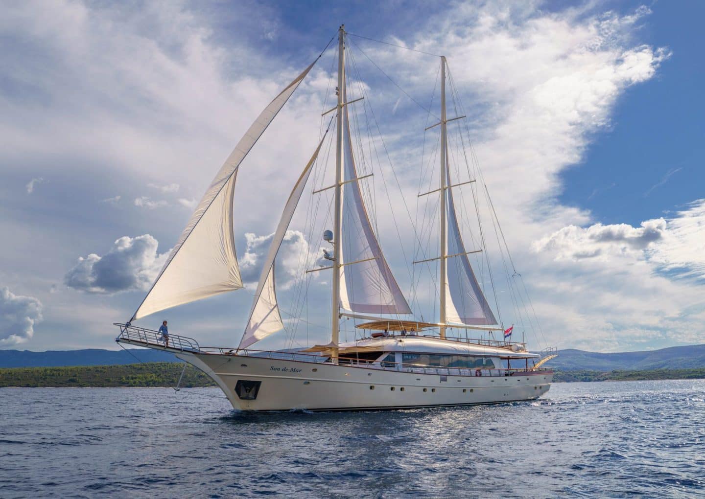 yacht-charter-m-y-son-de-mar