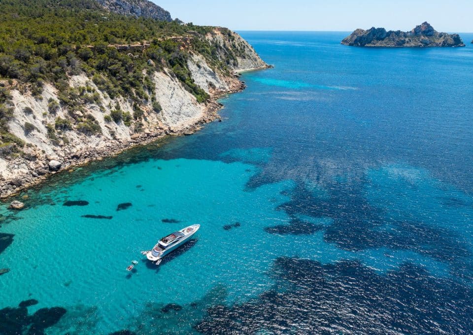 yacht-charter-m-y-xaman