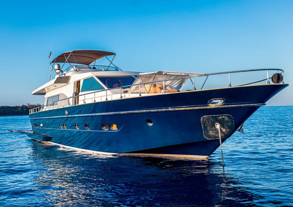 Yacht-charter-M-Y-DIAMS