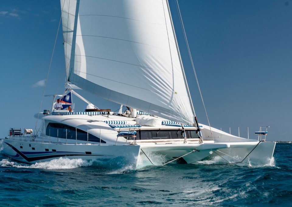 location-catamaran-yacht-charter-SY-blue-gryphon-Bahamas