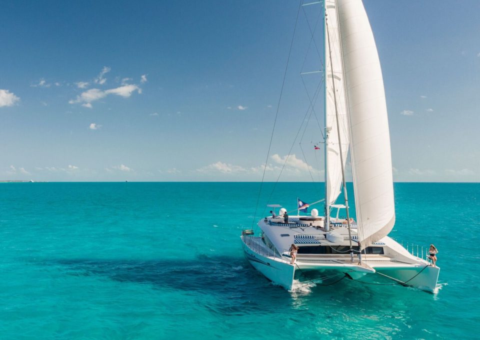 location-catamaran-yacht-charter-SY-blue-gryphon-Bahamas