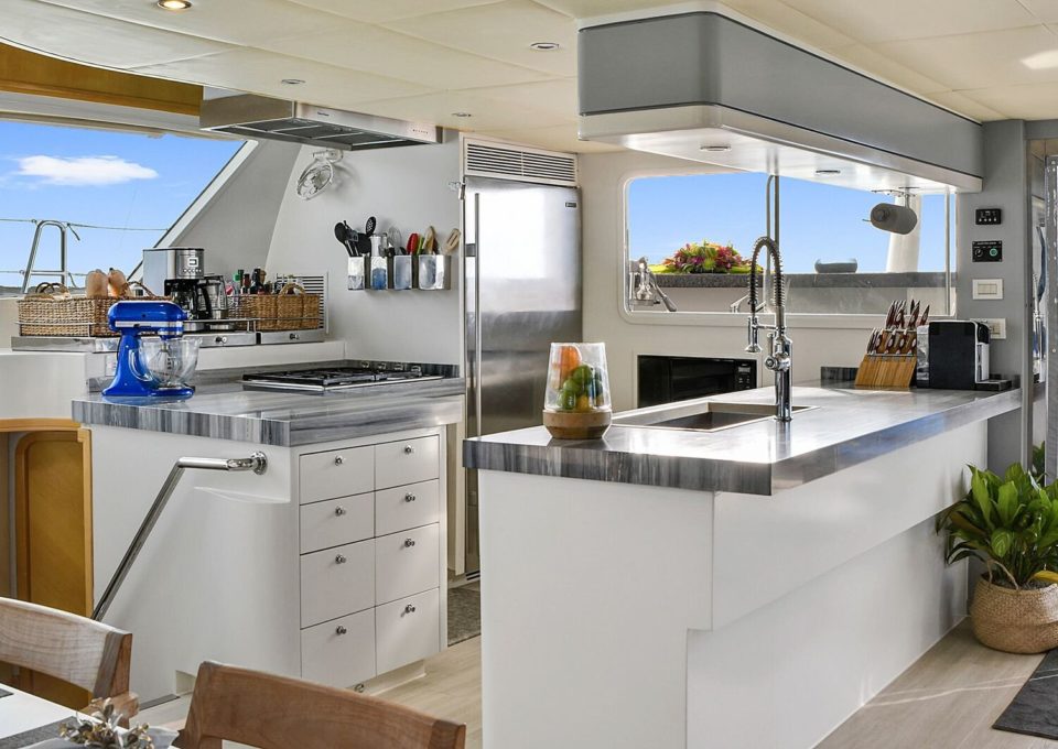 location-catamaran-yacht-charter-SY-blue-gryphon-Bahamas