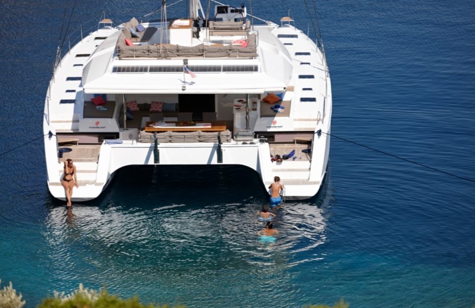 location-catamaran-yacht-charter-SY-ipanema-58-saint-tropez