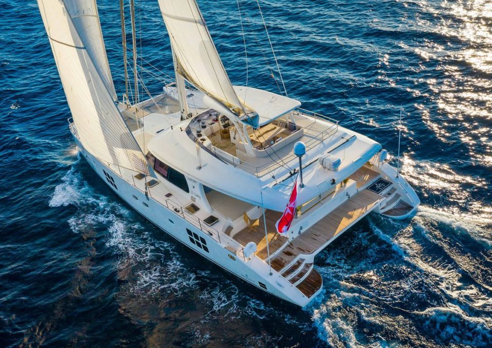 location-catamaran-yacht-charter-SY-ombre-blu-sunreef-italy