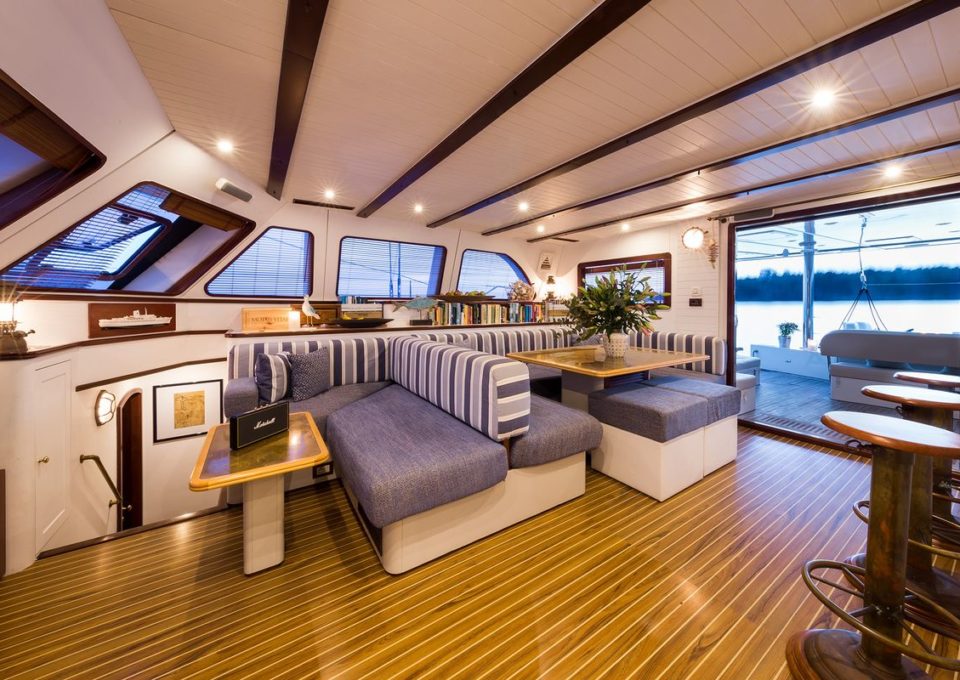 location-catamaran-yacht-charter-SY-ombre-blu-sunreef-italy